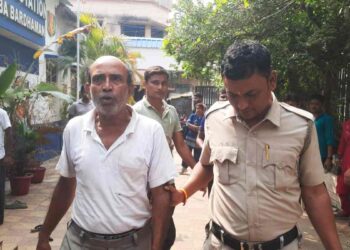 সমাজসেবীর মুখোশের আড়ালে সাইবার অপরাধের চক্র চালানোর অভিযোগে কাটোয়ায় গ্রেপ্তার অবসরপ্রাপ্ত স্কুল শিক্ষক 