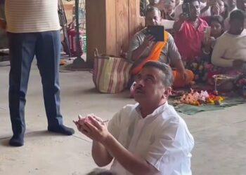 “যাদের বাপ ঠাকুরদা চীনে থাকে সেই কমিউনিস্ট-আরশোলা- ছারপোকা” দের থেকে সাবধান করে দিলেন শুভেন্দু অধিকারী 
