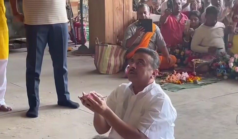 “যাদের বাপ ঠাকুরদা চীনে থাকে সেই কমিউনিস্ট-আরশোলা- ছারপোকা” দের থেকে সাবধান করে দিলেন শুভেন্দু অধিকারী 
