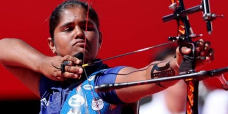তীরন্দাজিতে ফের স্বর্ণপদক জিতলেন কুমকুম অনিল 