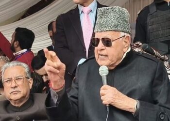 পাকিস্তান কাশ্মীরিদের “সুরক্ষা দিচ্ছে”, কিন্তু ভারত সরকারের উদ্দেশ্য “সন্দেহজনক” : বললেন ন্যাশনাল কনফারেন্সের সভাপতি ফারুক আবদুল্লাহ 