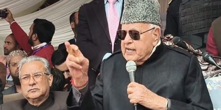 পাকিস্তান কাশ্মীরিদের “সুরক্ষা দিচ্ছে”, কিন্তু ভারত সরকারের উদ্দেশ্য “সন্দেহজনক” : বললেন ন্যাশনাল কনফারেন্সের সভাপতি ফারুক আবদুল্লাহ 