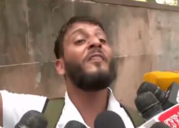 নরেন্দ্র মোদীকে সমর্থন করার অপরাধে কাশ্মীরি মুসলিম যুবককে নির্মমভাবে মারধর করল বামপন্থী ও কংগ্রেসের সমর্থকরা