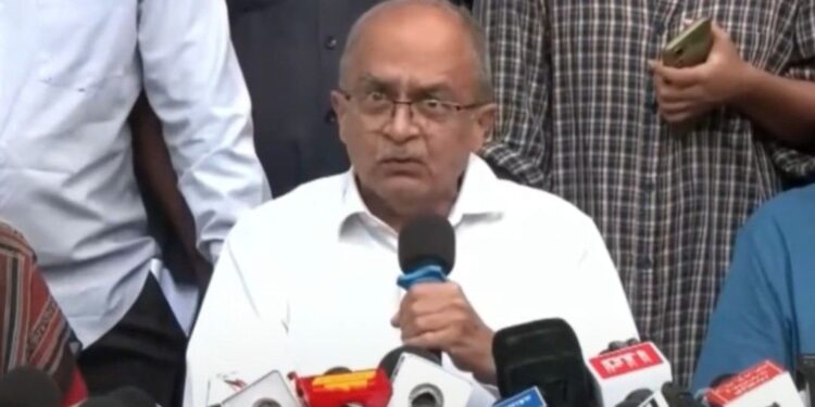 দেশে গৃহযুদ্ধ বাধানোর ছক ! অভিজিৎ দিপকে, অভিনেতা প্রকাশ রাজ ও বামপন্থী নেহা বোরাকে পাশে নিয়ে প্রকাশ্যে মোদী সরকারের পরিবর্তনের ষড়যন্ত্রের কথা স্বীকার করলেন প্রশান্ত ভূষণ