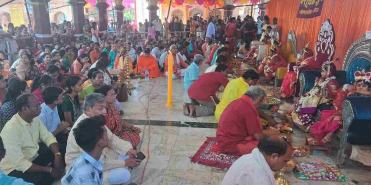 দুর্গাপূজা ২০২৬ : রাজ আমলের রীতি মেনে মহানবমীতে  ৯ কুমারী মায়ের পুজো হল বর্ধমানের সর্বমঙ্গলা মন্দিরে 