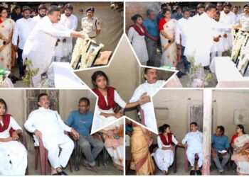 চোরবাগানের পুজো মণ্ডপে মৃত মাধবডিহির মা ও ছেলের বাড়িতে গিয়ে ৫০ লক্ষ টাকার চেক তুলে দিলেন মুখ্যমন্ত্রী শুভেন্দু অধিকারী