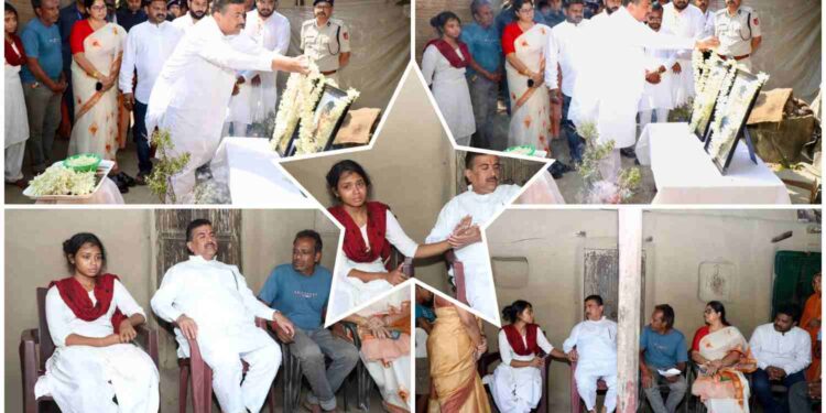 চোরবাগানের পুজো মণ্ডপে মৃত মাধবডিহির মা ও ছেলের বাড়িতে গিয়ে ৫০ লক্ষ টাকার চেক তুলে দিলেন মুখ্যমন্ত্রী শুভেন্দু অধিকারী