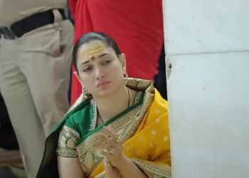 প্রকাশ্যে নিজের ধর্মীয় বিশ্বাস প্রদর্শনে কুন্ঠিত হচ্ছেন না বলিউডের হিন্দু শিল্পিরা 