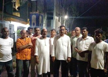 বলগোনা বাজারে রাস্তার জায়গা দখল করে আড্ডাবাজির বিরুদ্ধে ভাতার থানায় অভিযোগ দায়ের 