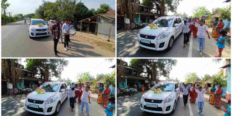 দীর্ঘ সাড়ে তিন দশক পর বংশে যমজ পুত্রসন্তানের জন্ম হওয়ায় ব্যান্ডপার্টি বাজিয়ে ও মিষ্টি বিলি করে উদযাপন করল ভাতারের রামচন্দ্রপুর গ্রামের ঘোষ পরিবার