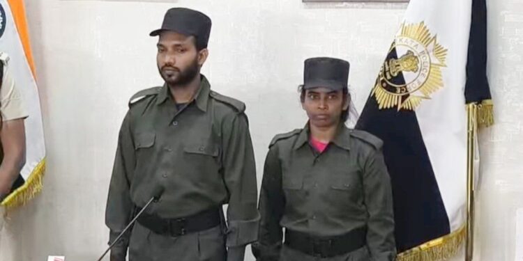 লালবাজারে অস্ত্রসহ আত্মসমর্পণ করলেন মাওবাদী দম্পতি মঙ্গল এবং মালতী 