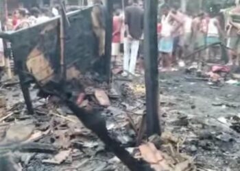 ভয়াবহ অগ্নিকাণ্ডে কার্যত নিঃস্ব মালদার রতুয়ার পরিযায়ী শ্রমিকের পরিবার 